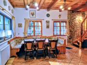 Large house with private sauna, close to the lake