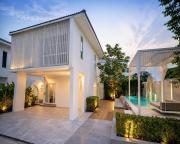 Top Ban Khlong Lat Bua Khao