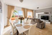 Family apartment with BBQ and 100m2 terracy