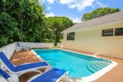 Villa with Private Pool and Sandy Lane Beach Club Access - Coral Gables