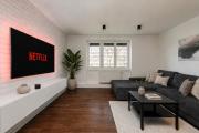 Modern Apartment near Center Self Check-in Fast WiFi