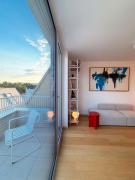 Design Apartment - Steps from the Castle and Danube