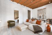 Elegant and Spacious Apartment Steps from Plaza Catalunya