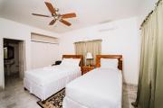 Vacation Rental Coral Spring, Falmouth JAM 8 BDRM