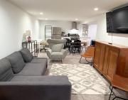 Fawn - Central 2BR Parking Near LRT & Chinook