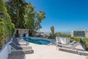 Newly Renovated 5-BDRM Luxury Villa with Sea Views