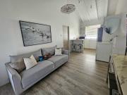 Private 1BR Apartment Near Airport