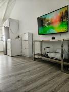 Private 1BR Apartment Near Airport