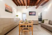 Apt in Storic Center with 10Min Walk to Duomo & Uffizi with 3BDR