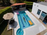 Cabaña con piscina privada Girardot