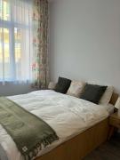 Privilege Apartment, Elenite