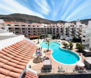 Los Cristianos Penthouse and studio with Sea Pool and Mountain Views