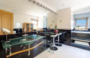 Luxury Villa with Pool in Monte Funchal