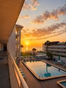 Ocean View Condo-Steps to the Beach - Sunrise Balcony-Sleeps 4 - New Smyrna