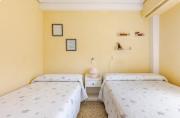 Alquilo habitación doble con aire acondicionado, nevera y baño privado
