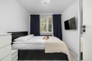 Spacious Apartment in Cracow with Balcony, Desk and Bathtub by Noclegi Renters