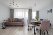 Cosy Studio with a Balcony Close to the Park by Noclegi Renters