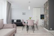 Cosy Studio with a Balcony Close to the Park by Noclegi Renters
