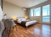 Air-Conditioned Studio, Close to City Centre & Tram Stop