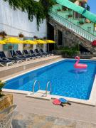 Duplex Chalet with pool barbecue Residence