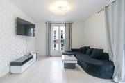Harmony Park Inviting Apartment by BookingHost