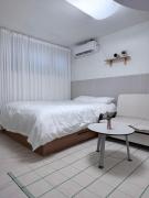 Stay ONE - Cozy 3BR Suite near Kocheok Dome & Airport Bus