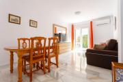 Apto Bajo con piscina comunitaria y patio privado