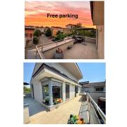 Local-Lux Penthouse - Free parking