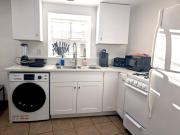 Downtown District - Modern Apt Yard, King Bed, WD