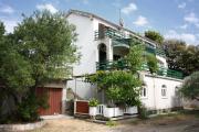 Apartments by the sea Banjol, Rab - 4968