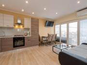 Bra i Premium Apartments with Outdoor Pool and Sauna - Superior One Bedroom Apartment with Balcony