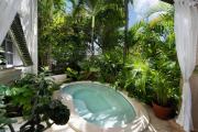 Elegant 2 bedroom apt private pool beach access - Moonshadow