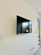 Modern Apartment with Balcony & Free Parking