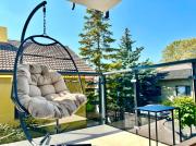 Modern Apartment with Balcony & Free Parking