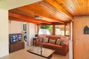 PeachPine Loft - Escape Near Sea & Athens Airport