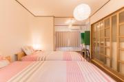 6 Bedrooms & 9 Beds Up to 14 Guests