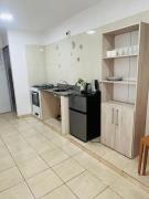 Habitación privada con cocina y baño compartido