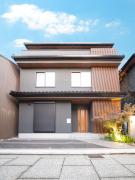 New! Modern Private House 京都駅Villa deLuxe 丹波口駅徒歩5分 二条城まで電車4分 最大8名のご家族に最適 車庫付き