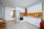 Modern 1BR with Balcony Steps from the University by Flаt Mаnаgеr