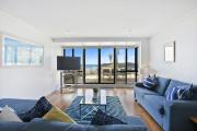 Top Lorne