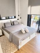 The Premium Kalamaria Suite - Metro & Promenade