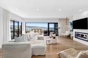 Top Lorne