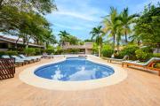 Step-Free Studio w Pool Access, Walk to Beach!