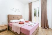 Apartments with parking space Kastel Novi, Kastela - 22702