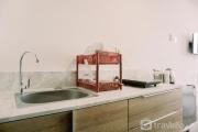 Homey and Comfy Studio Collins Boulevard Apartment By Travelio
