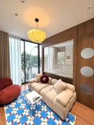 Mid-Century Modern Lakeview Apartment