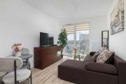 Przytulny Apartament z Parkingiem i Balkonem Centrum Gliwic by Noclegi Renters
