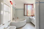 Modern Apt, Full Kitchen & Big Bathroom with Tub