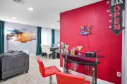 Escape GameRoom, BAR, BBQ, Spacious,KING Bed,Luxury mattresses, Near Beach, 6 blocks away from Bars, Nite Clubs, Res, Shops