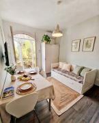 Cozy Apartment with Balcony near Lake and Parks